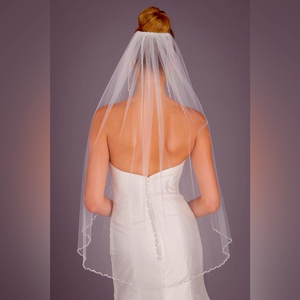 NWOT One Tier Pearl & Crystal Edge 37” Veil